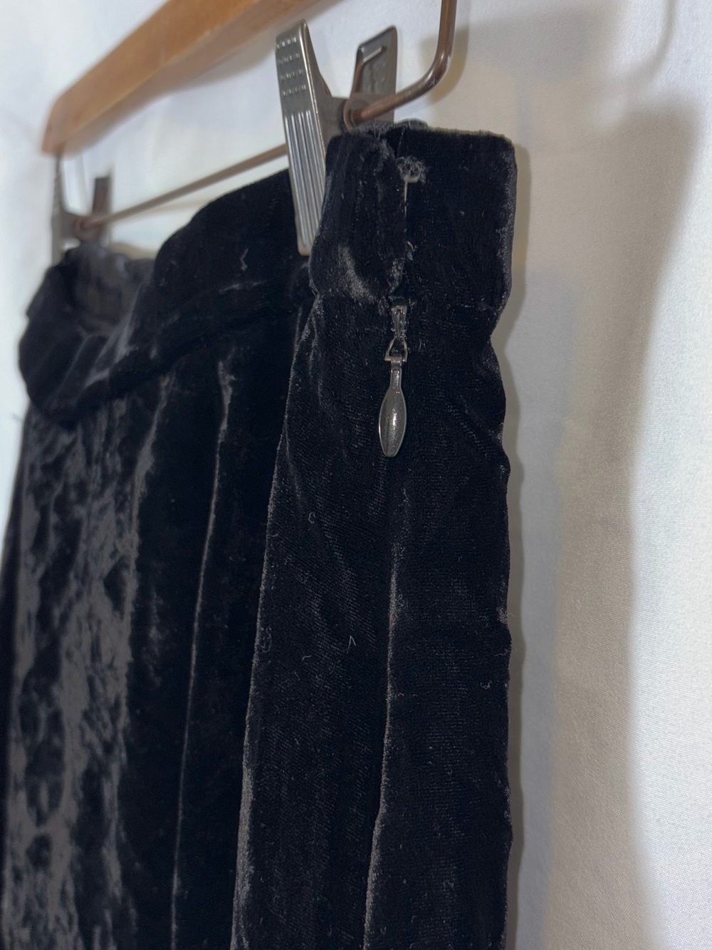 VINTAGE Donna Karan Essentials Black Velvet Long Skirt Size 4/6 High Waisted - Picture 4 of 8